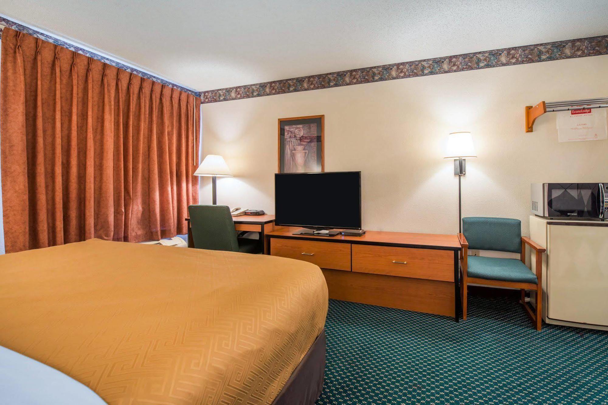Econo Lodge Pueblo Exterior foto